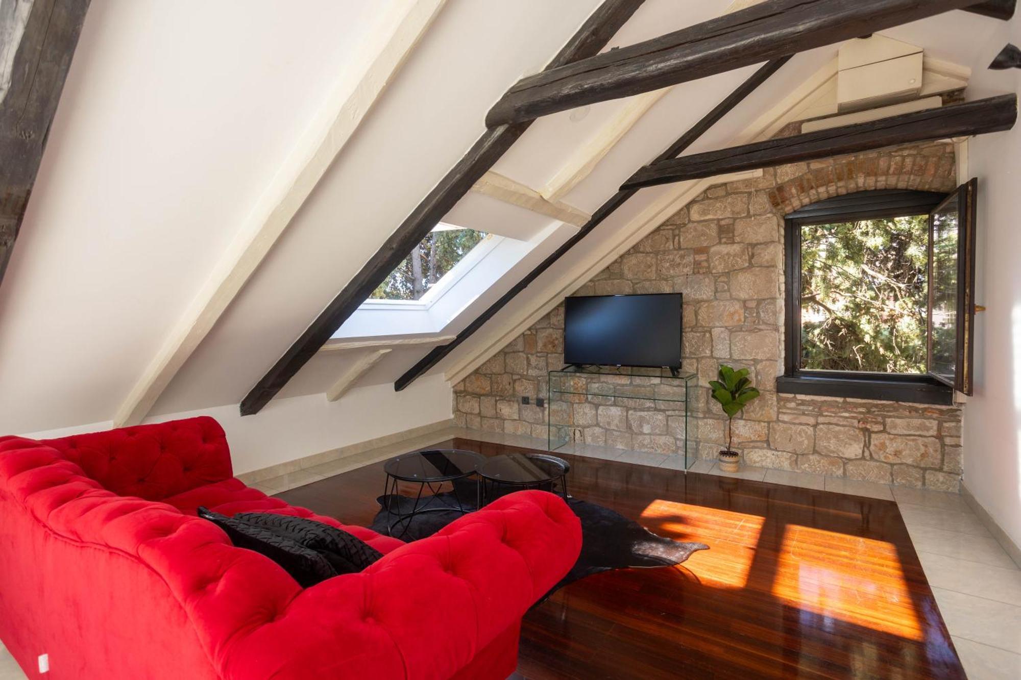 Luxattic Apartment Split Exterior photo